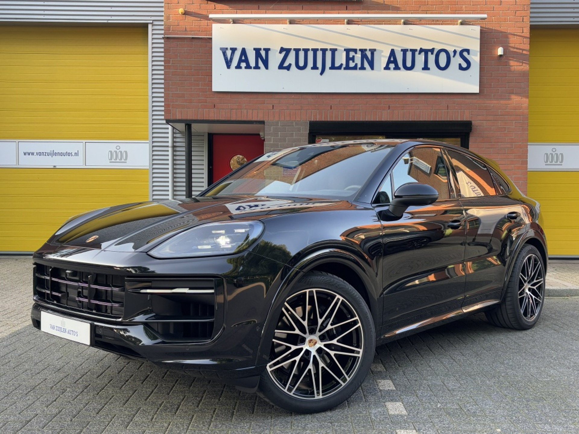 Porsche Cayenne Coupé 3.0 E-Hybrid 470pk Luchtvering SportDesign Pano 22'' Trekhaak 42815301-0.jpg | Zuijlen Auto's