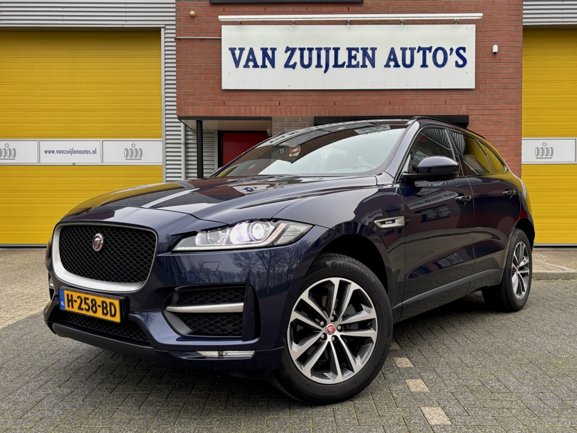 Jaguar F-Pace 2.5t AWD R-Sport Panorama Leder Keyless Camera Meridian 43637001-0.jpg | Zuijlen Auto's