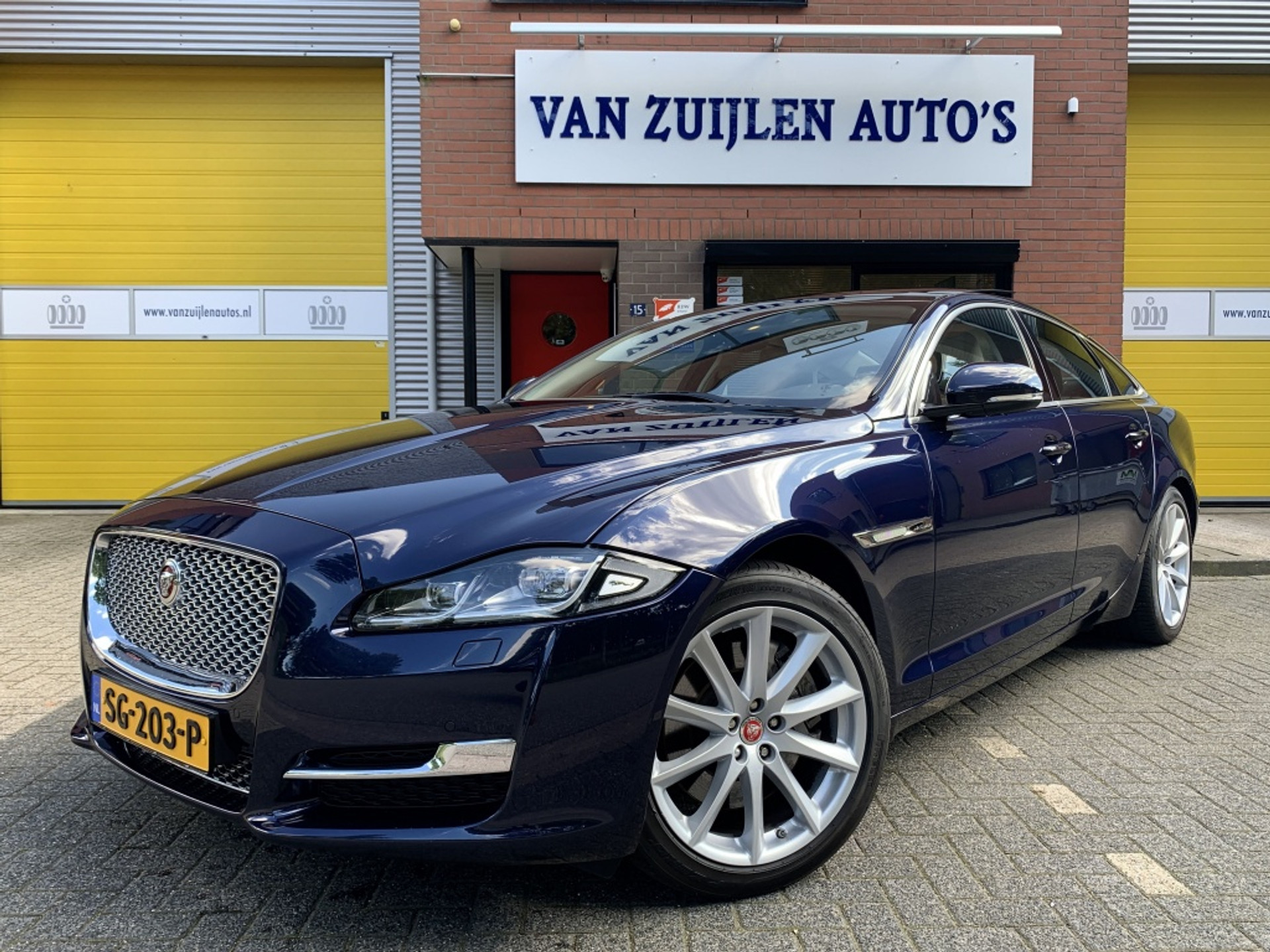 Jaguar XJ 3.0D V6 300pk Premium Luxury Aut Panoramadak BTW 46416597-0.jpg | Zuijlen Auto's