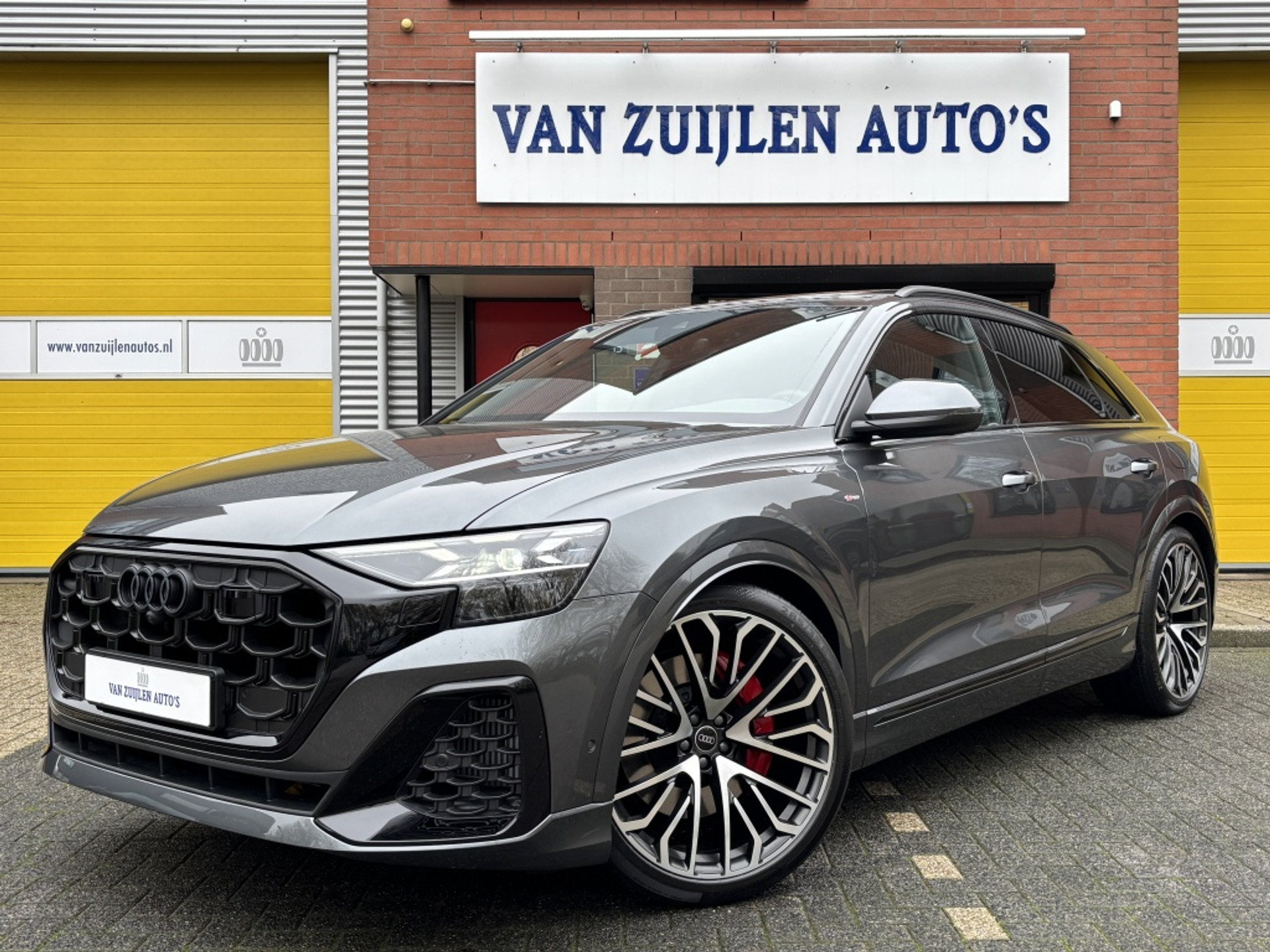 Audi Q8 55 TFSIe Quattro 394pk S-Line Pano 4W 23" Trekhaak B&O Soft Matr 47309702-0.jpg | Van Zuijlen Auto's